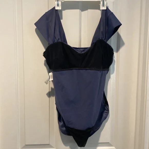 Magicsuit Natalie 12 - Picture 6 of 10